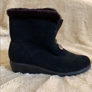 Khombu fur lined boots